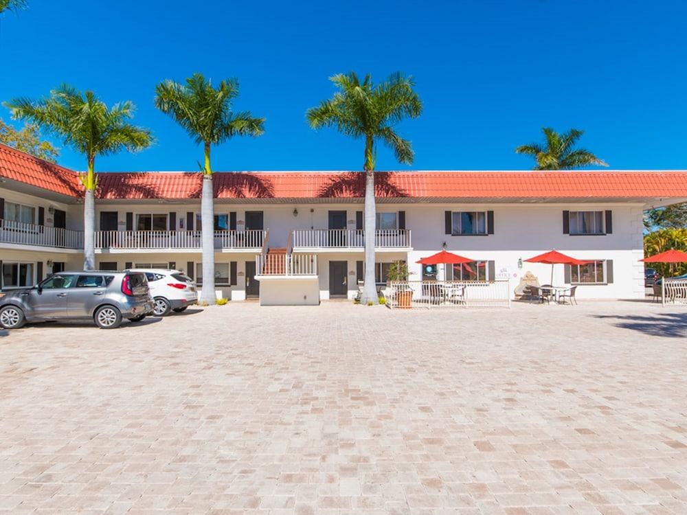 Hibiscus Suites - Gateway to Siesta Key photo 18