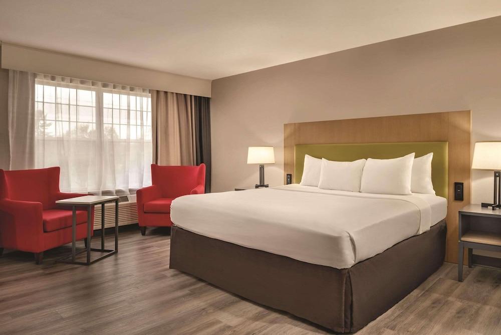 Country Inn & Suites by Radisson, Cedar Falls, IA photo 33