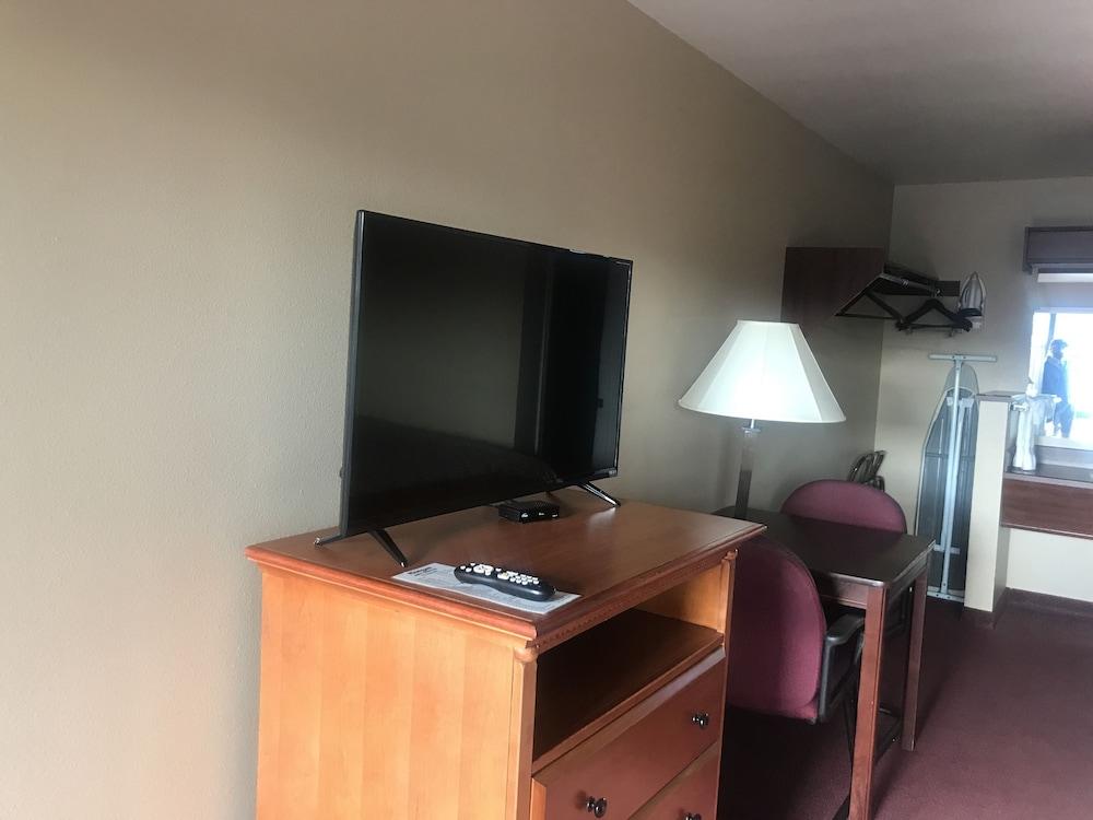 Morgan Inn And Suites photo 56