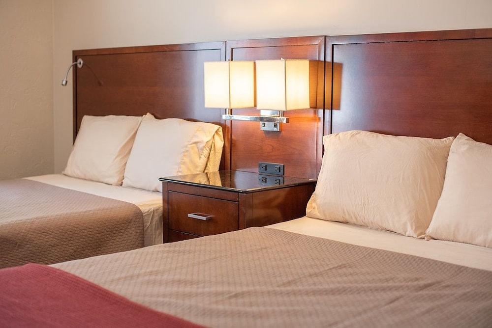 Circle R Motel photo 13