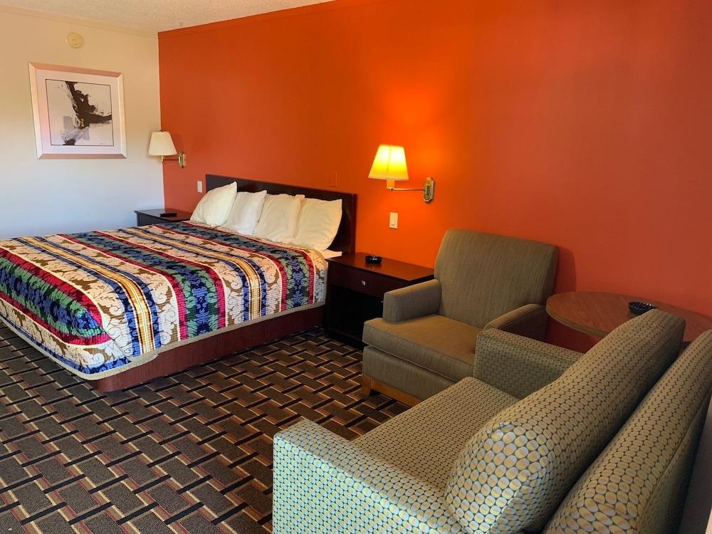 Budget Inn East photo 3