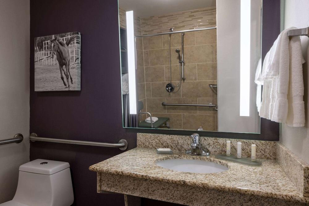 La Quinta Inn & Suites by Wyndham Covington photo 21