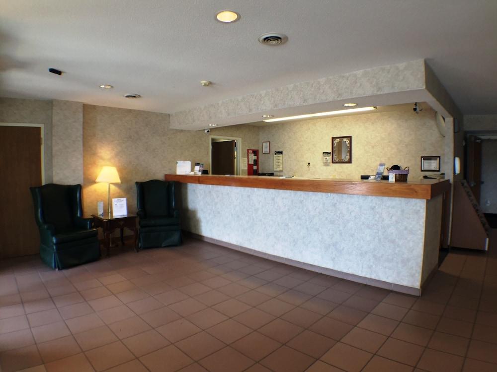 Super 8 by Wyndham Canandaigua photo 8