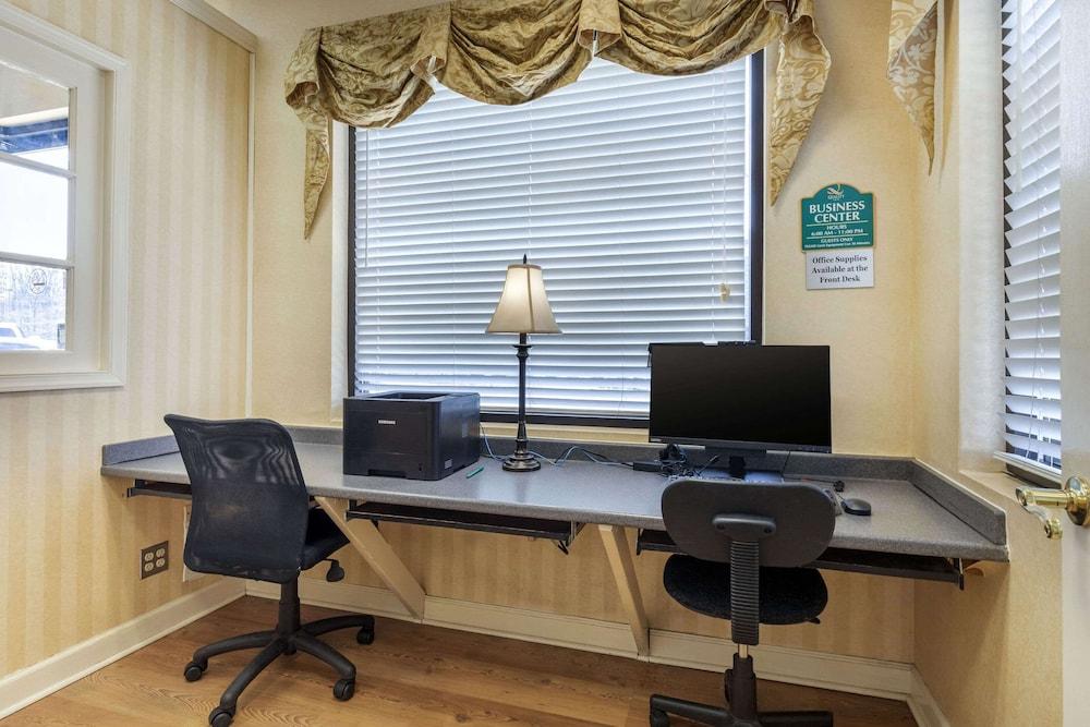 Suburban Studios Tysons Corner photo 27