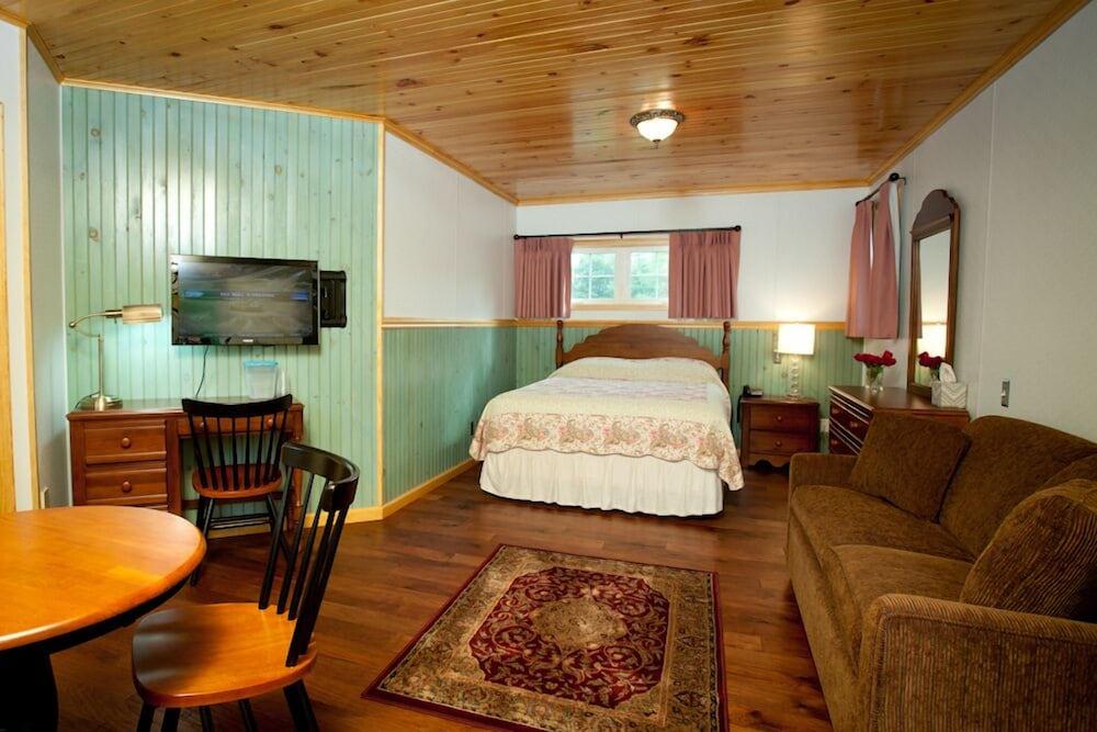 Blue Hill Lodge photo 8