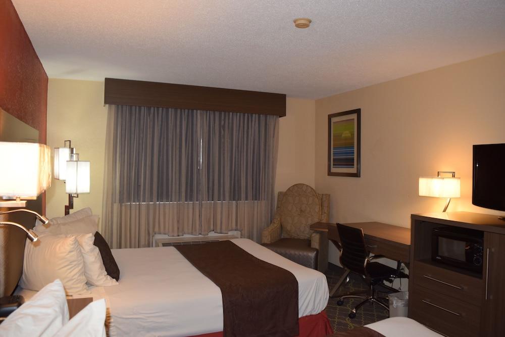 American Inn & Suites West Memphis I-40/I-55 photo 5