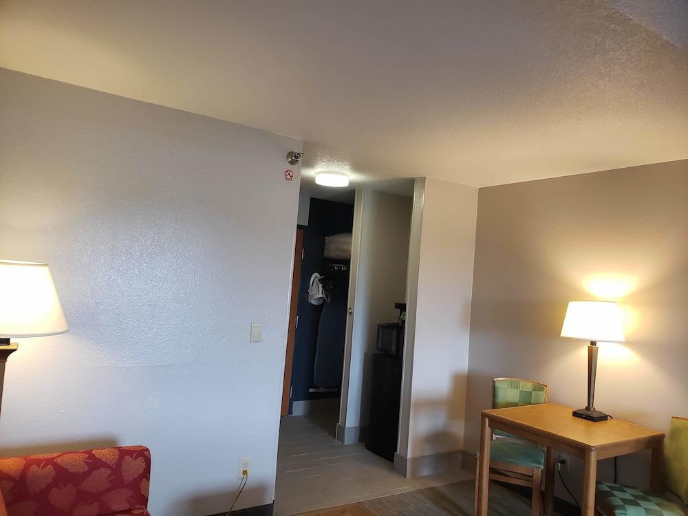Country Inn & Suites by Radisson, Fairview Heights, IL photo 19