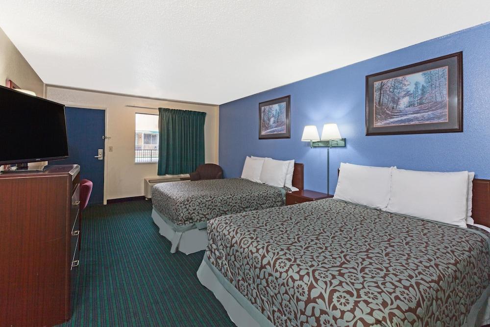 Days Inn by Wyndham Oklahoma City Fairground photo 12