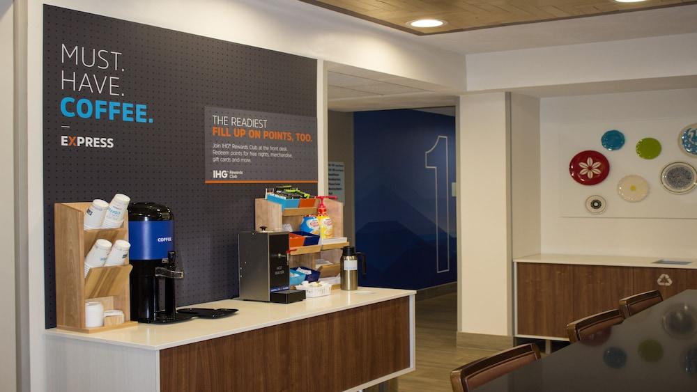 Holiday Inn Express Winfield by IHG photo 10
