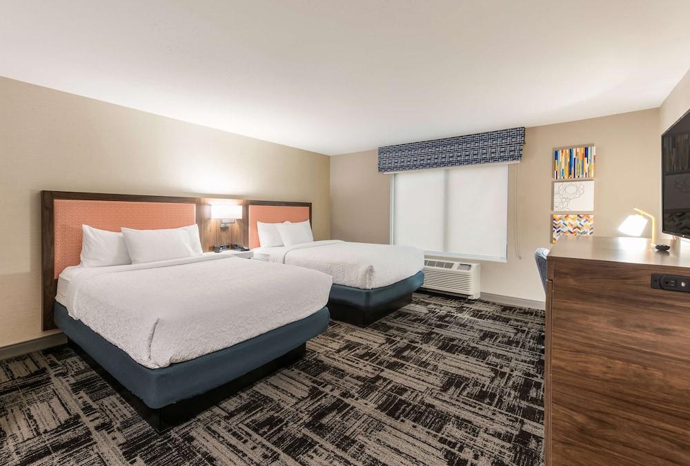 Hampton Inn & Suites Benton Harbor photo 43