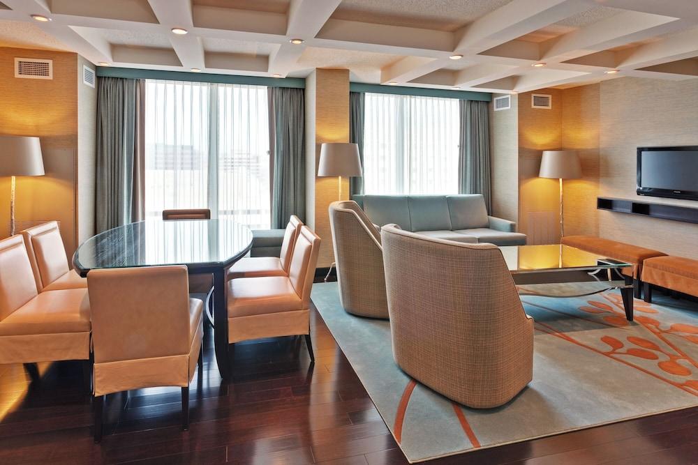 Crowne Plaza Chicago Ohare Hotel & Conf Ctr by IHG photo 8