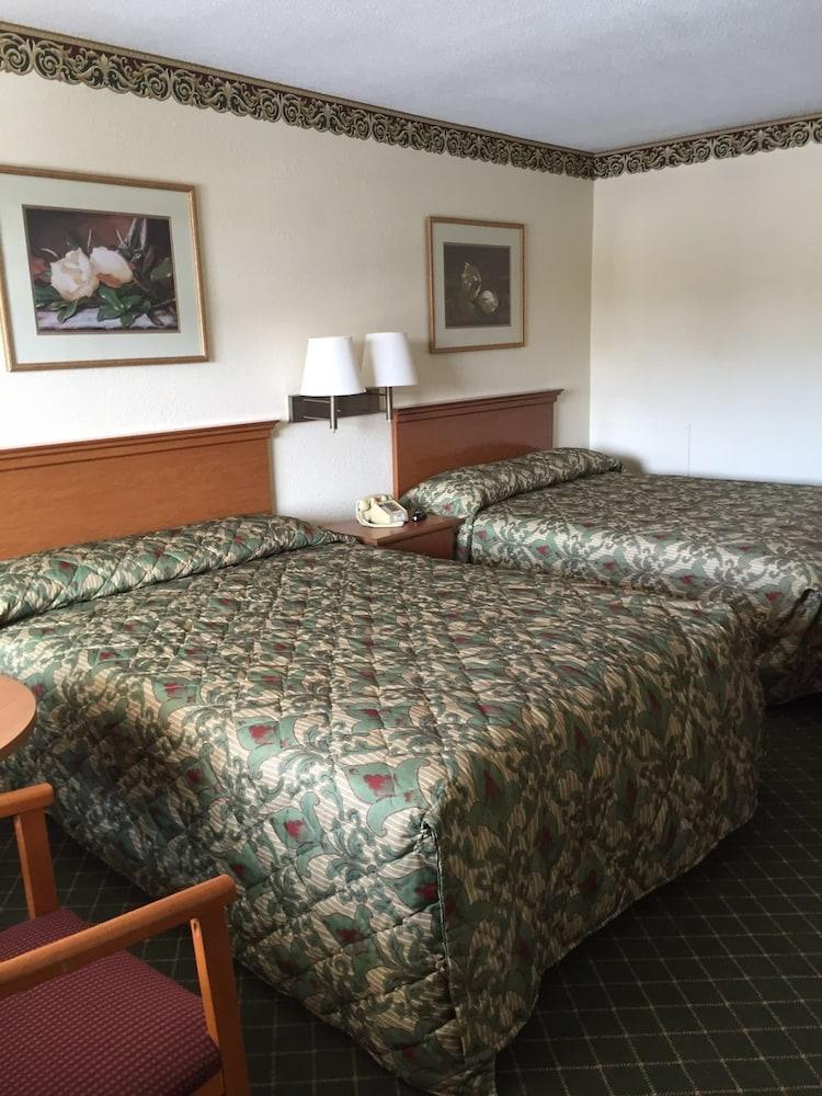 Economy Inn photo 12