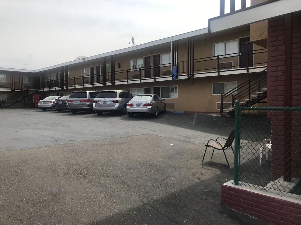 Economy Inn Antioch photo 16