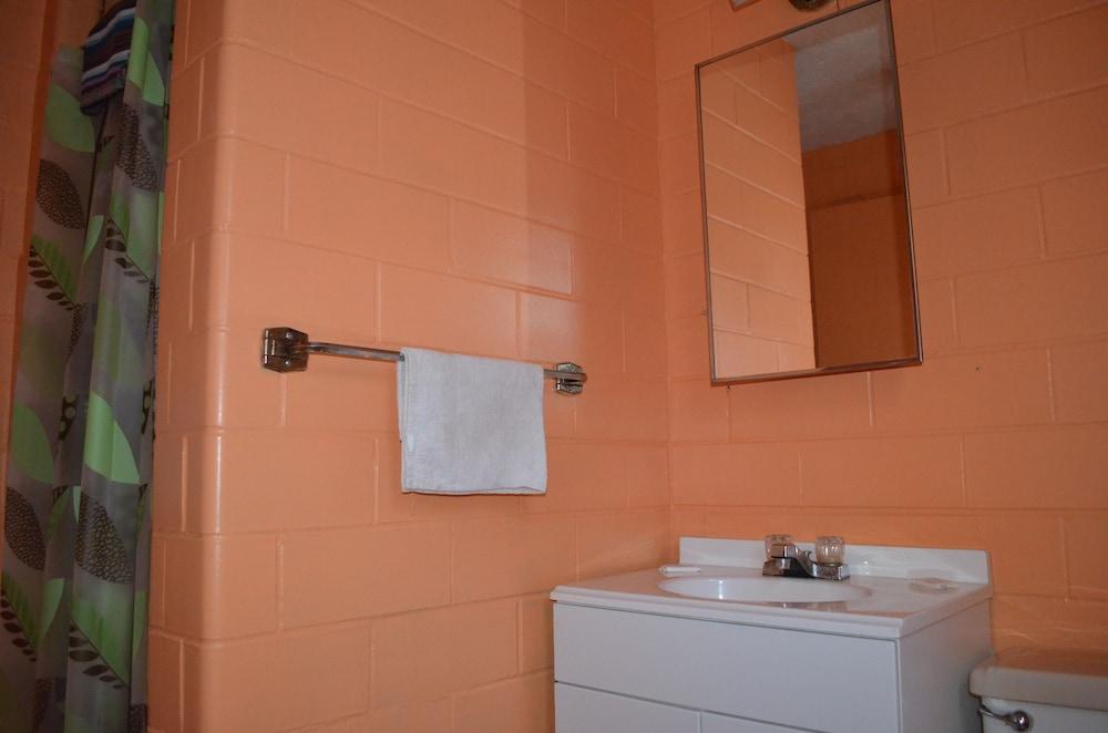Admiral Motel photo 5