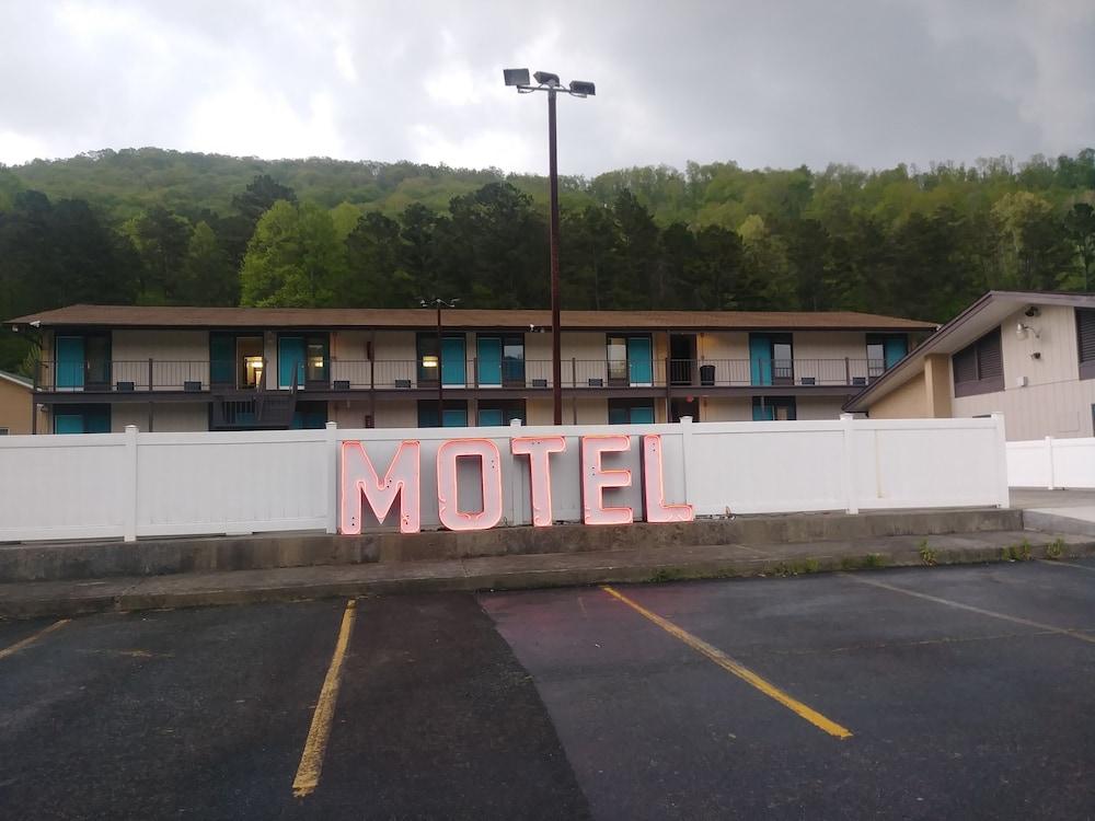 Blue Ridge Rustic Inn photo 7