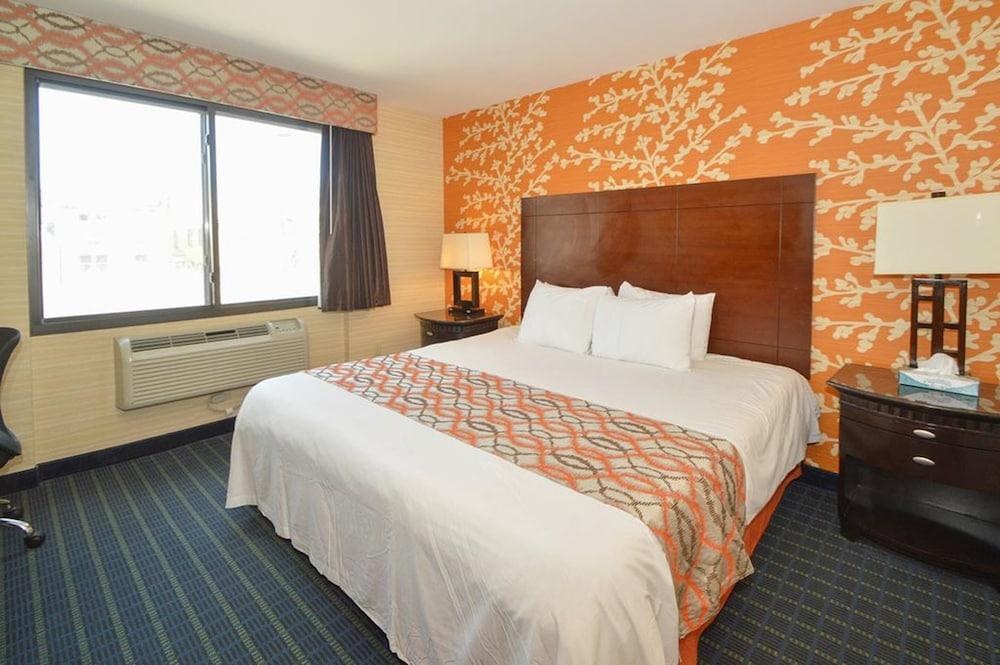 Corona Hotel photo 1