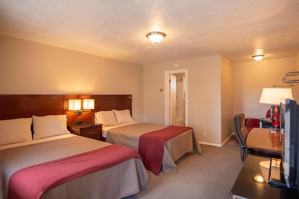 Circle R Motel photo 11