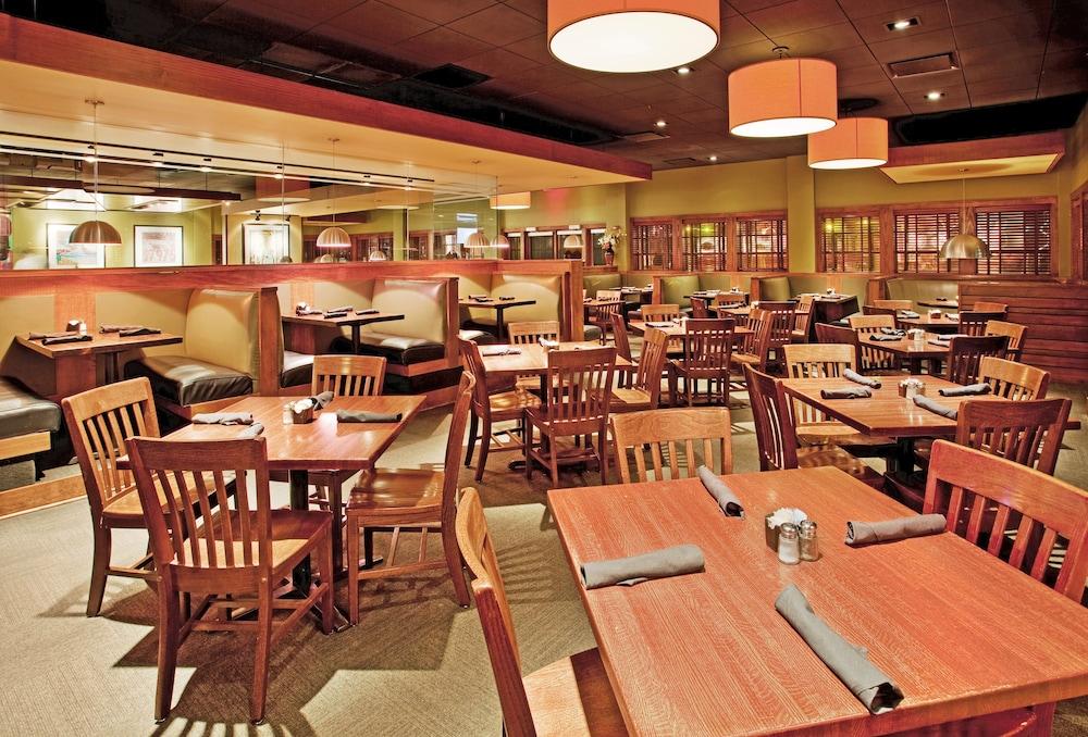 Holiday Inn Manhattan at the Campus by IHG photo 6