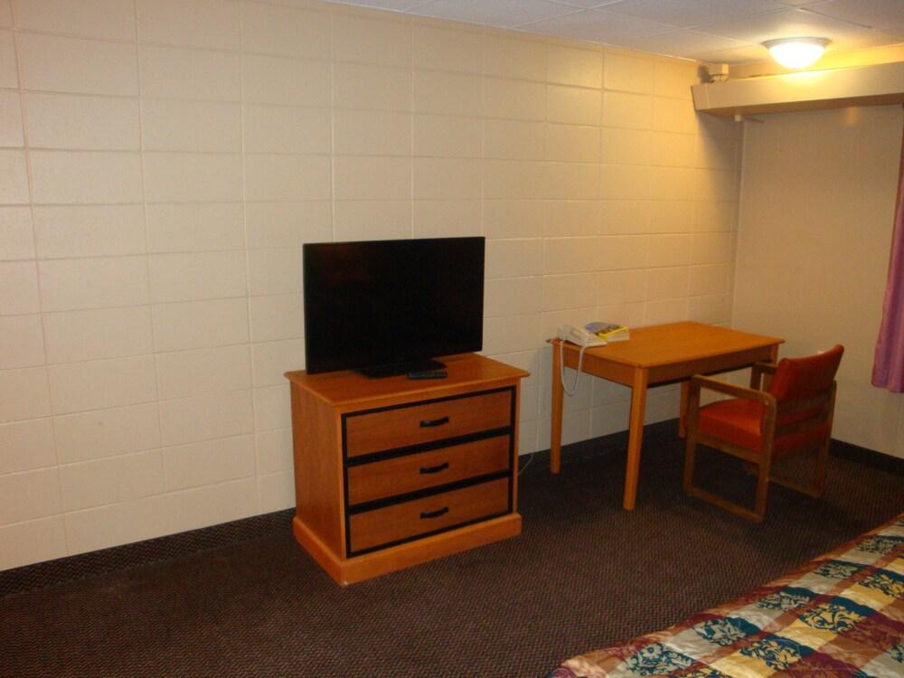 Economy Inn photo 4