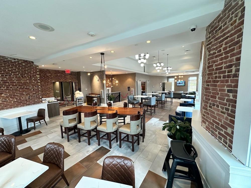 Hampton Inn & Suites Huntington Downtown photo 18