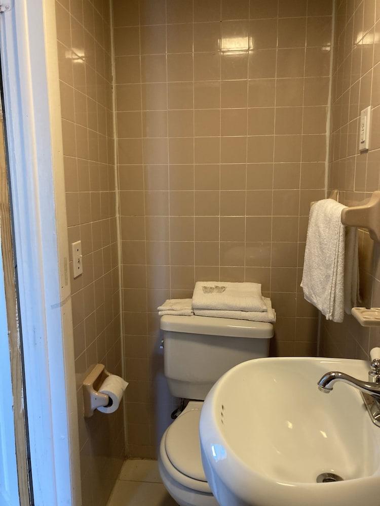 Surfside Motel photo 30