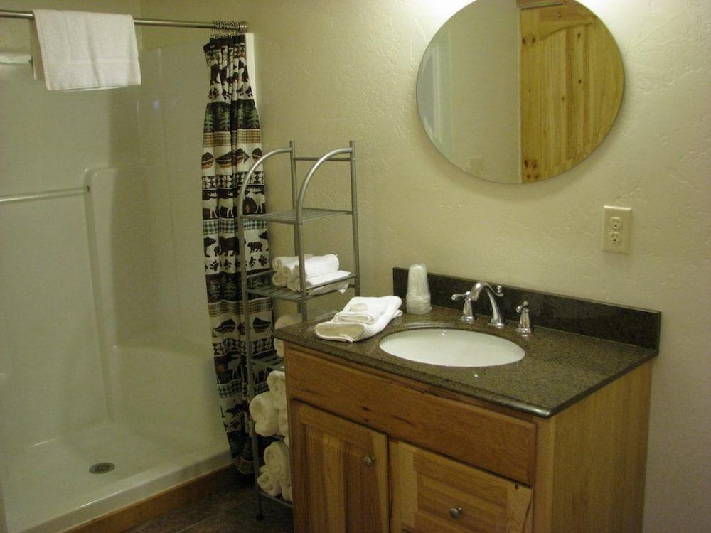 Evergreen Motel photo 28