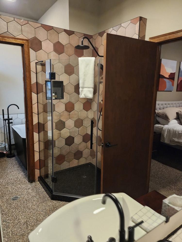 The Lodge Luxury Suites photo 22