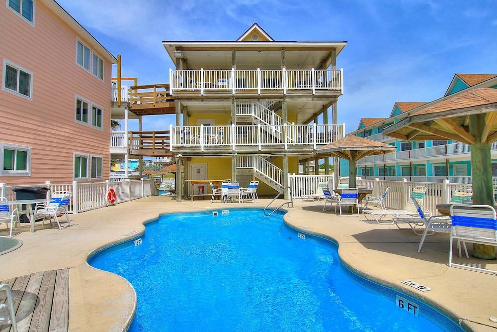 Beachgate CondoSuites and Oceanfront Resort photo 5