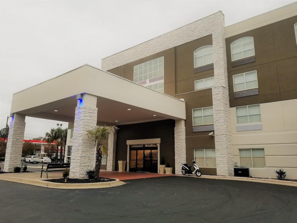 Holiday Inn Express Columbia NE - Fort Jackson by IHG photo 29