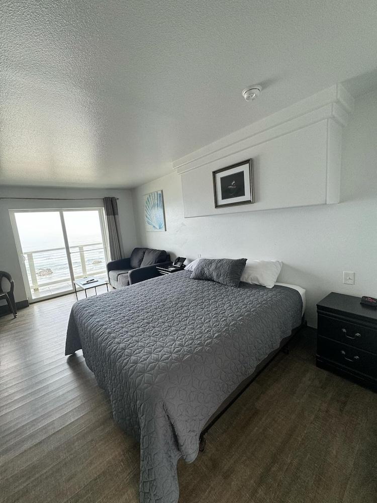 Sunset Oceanfront Lodging photo 39