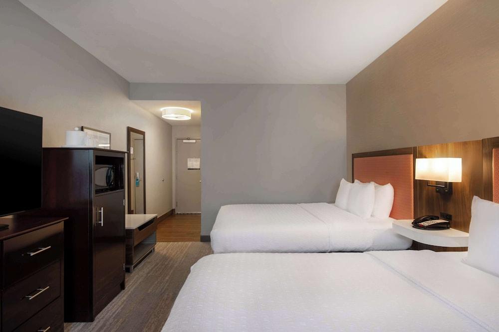 Hampton Inn & Suites Harvey/New Orleans West Bank photo 10