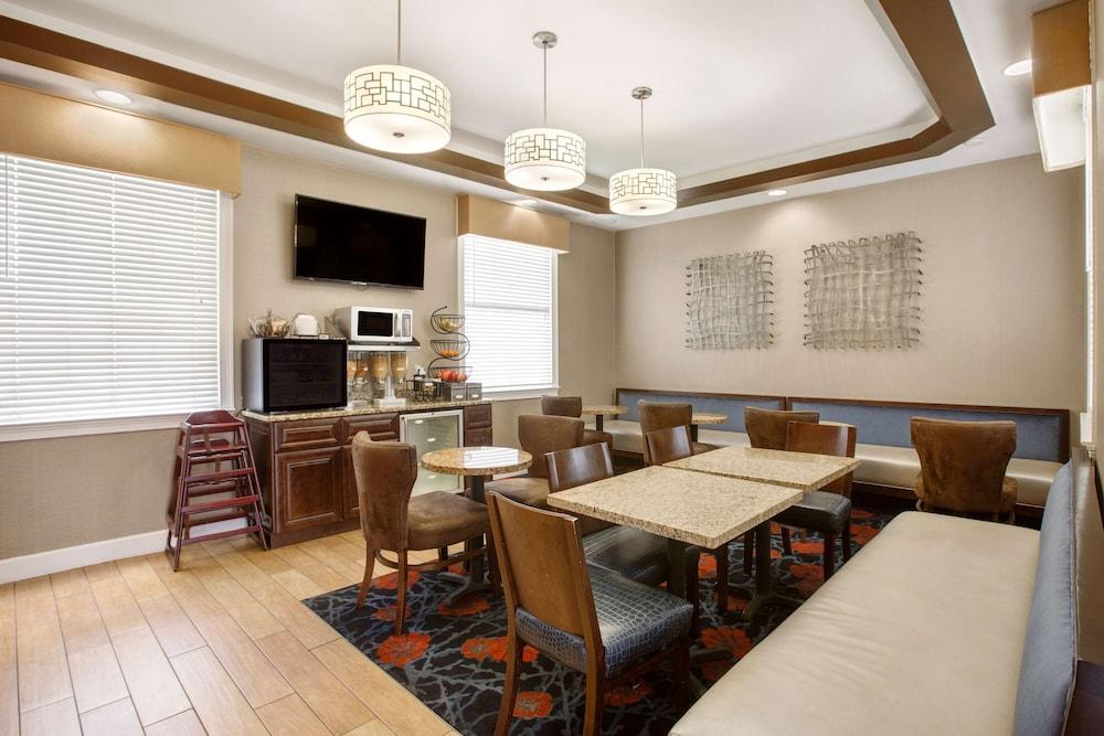 Clarion Pointe Morrow - Atlanta South photo 22