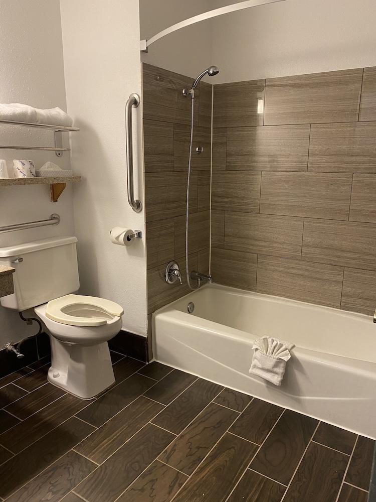 Quality Inn Mauston I-90 photo 13