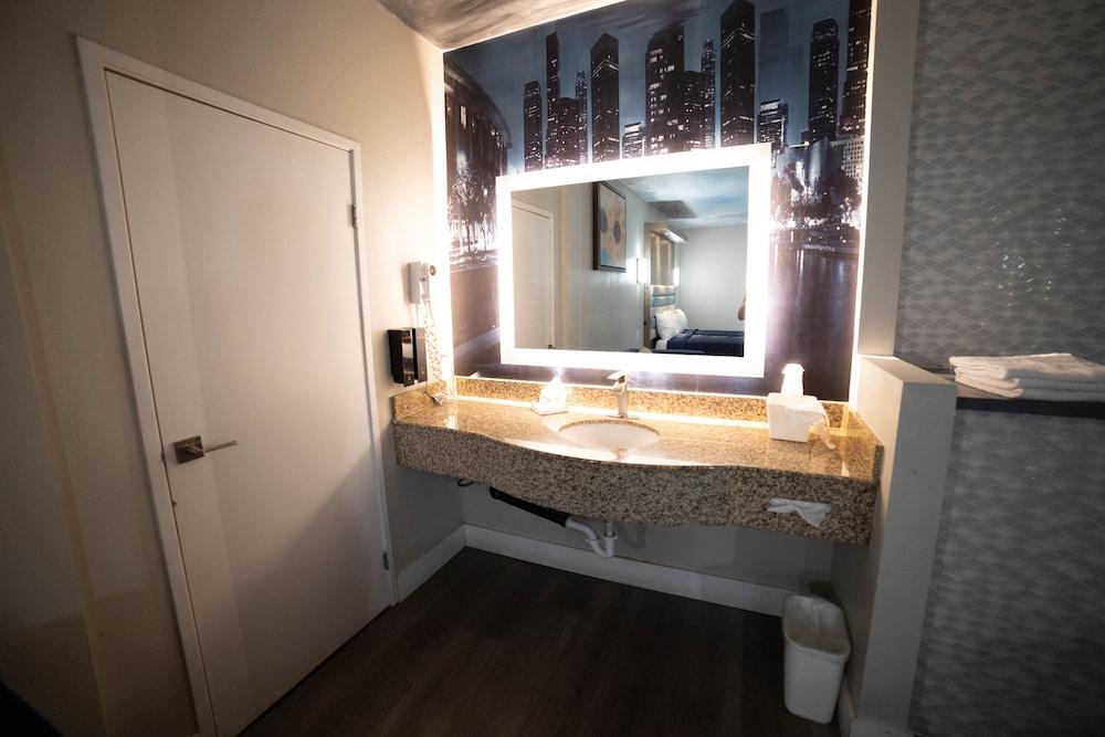 Mid City Inn and Suites photo 67