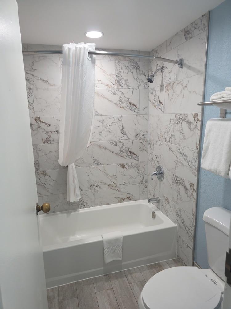 Suburban Studios Christiansburg - Blacksburg photo 21