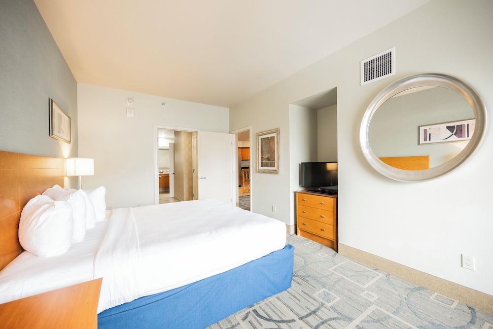 StripViewSuites at Platinum photo 10