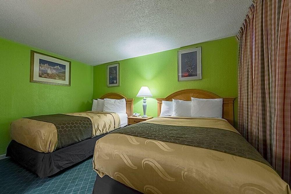 Highway Inn photo 15