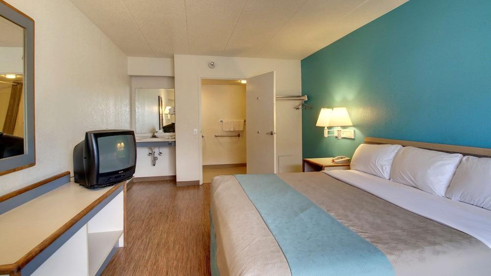Motel 6 Cedar Rapids, IA photo 17