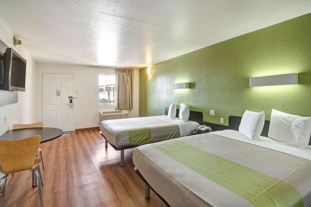 Motel 6 Dallas, TX - Forest Lane photo 8