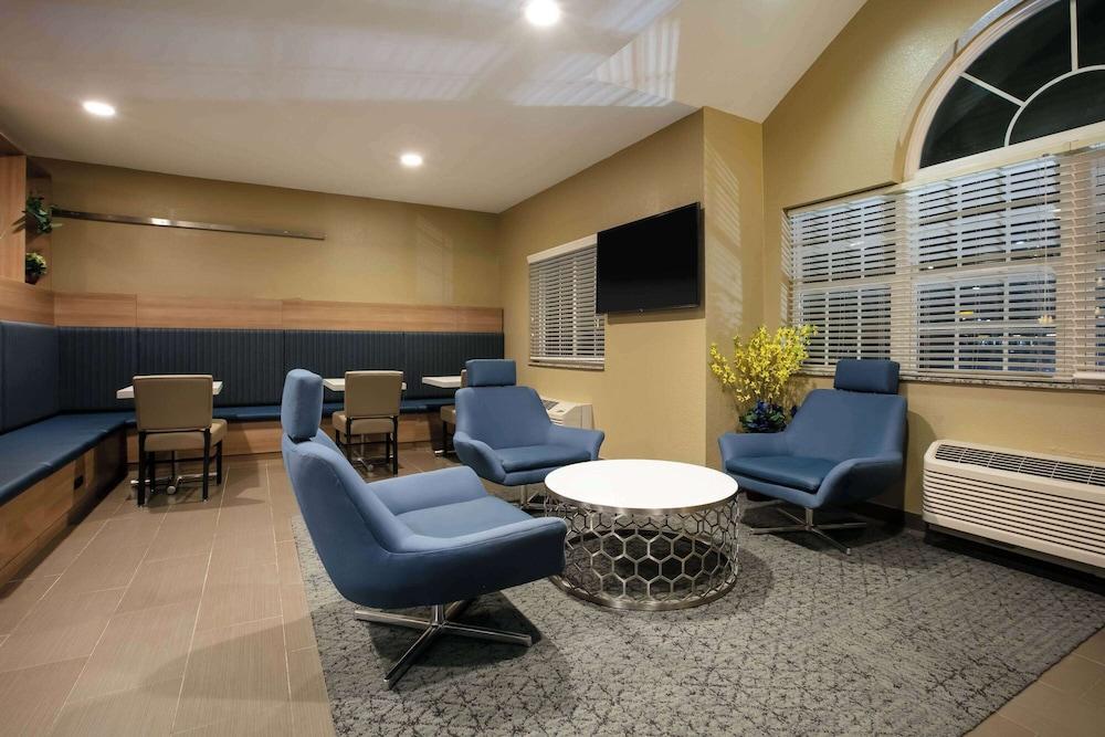 Microtel Inn & Suites By Wyndham Pecos photo 2