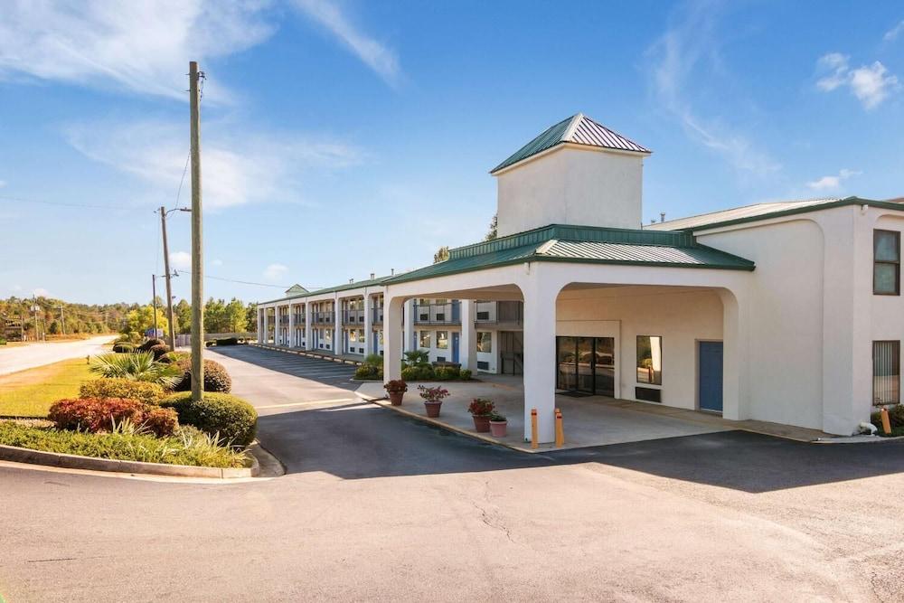 Rodeway Inn & Suites photo 55