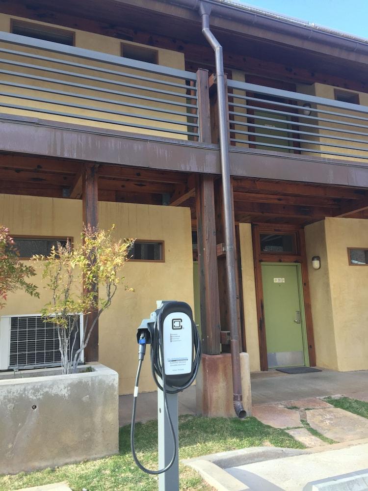 Desert Pearl Inn photo 31