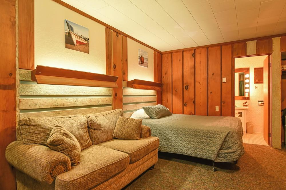 Sunset Oceanfront Lodging photo 38