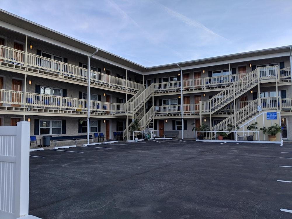 Crystal Sands Motel photo 38