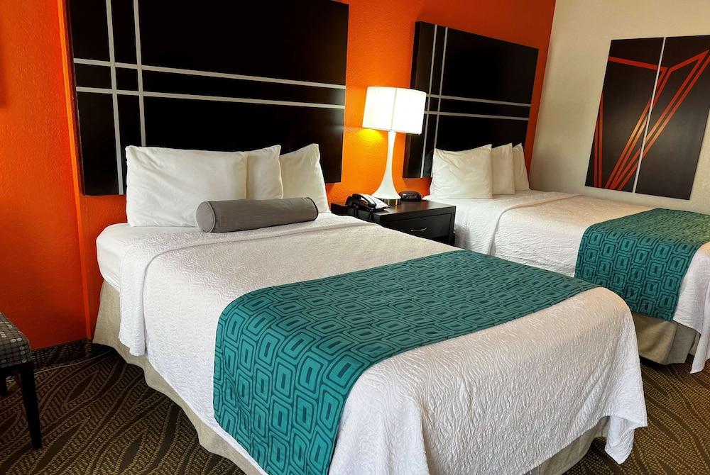 Howard Johnson by Wyndham Houston Heights/Downtown photo 4