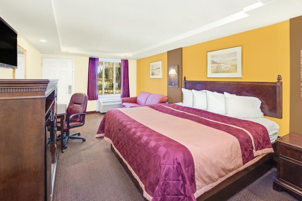 Rodeway Inn & Suites Saginaw I-675 photo 56