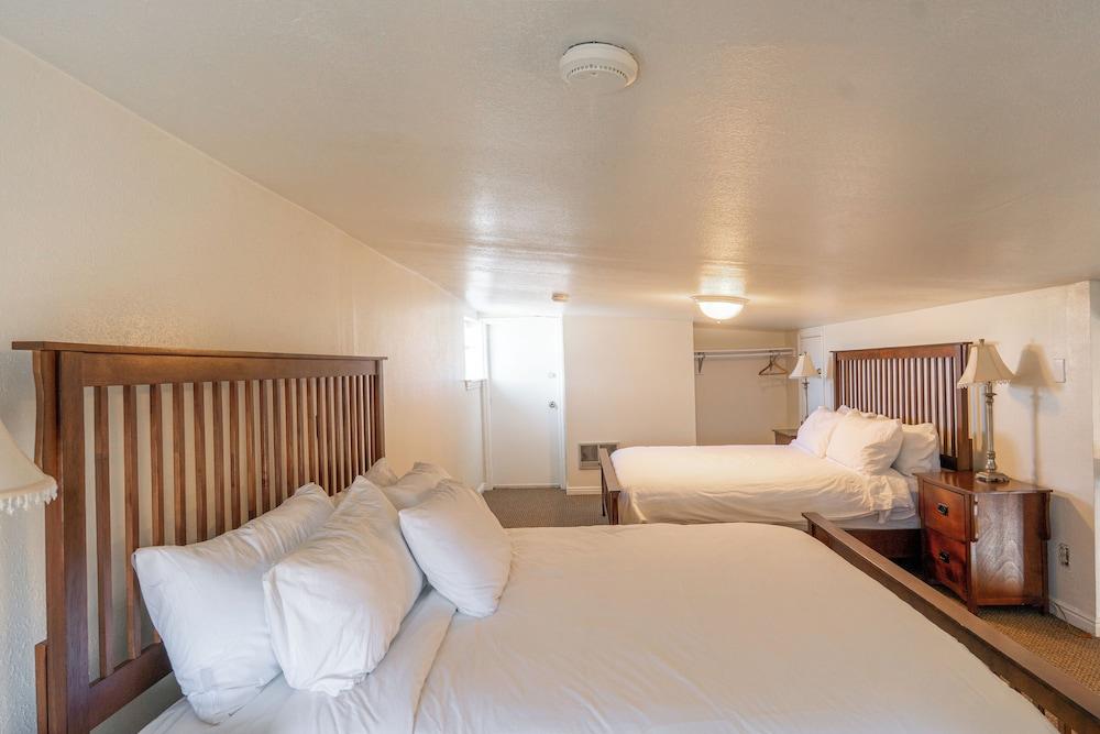 Road Creek Inn photo 9