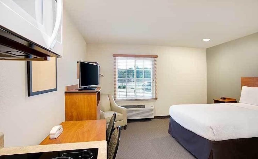 WoodSpring Suites Fredericksburg photo 12
