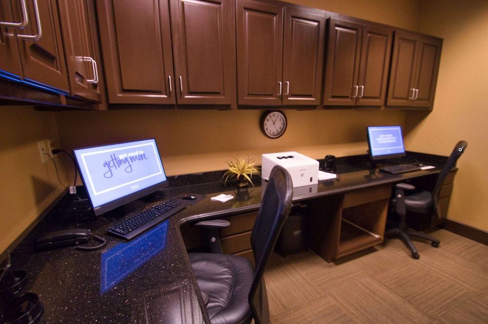 Hampton Inn & Suites Jacksonville - Beach Blvd/Mayo Clinic photo 26