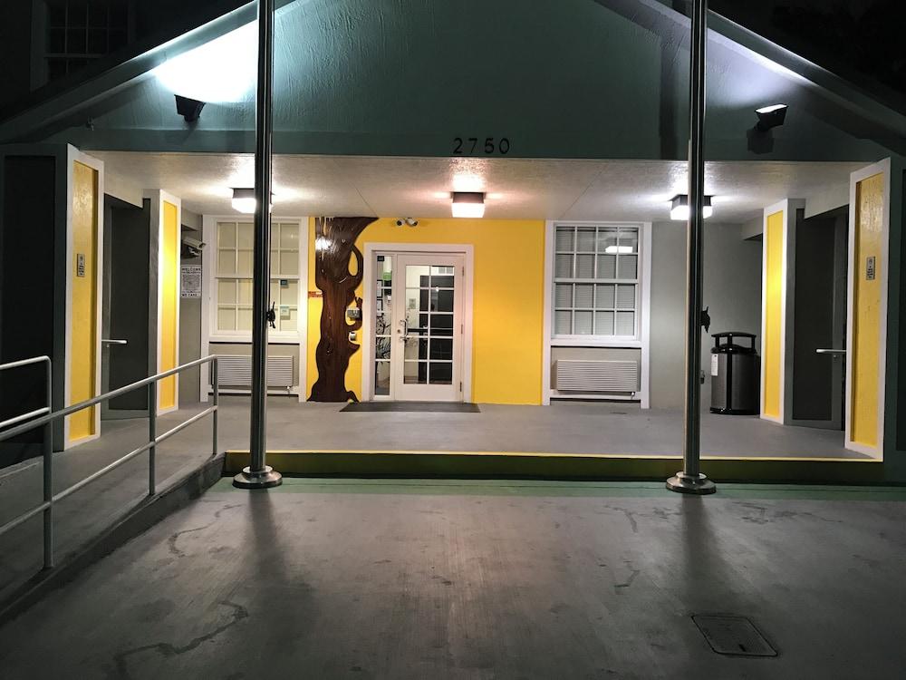 BEST STUDIO INN photo 26